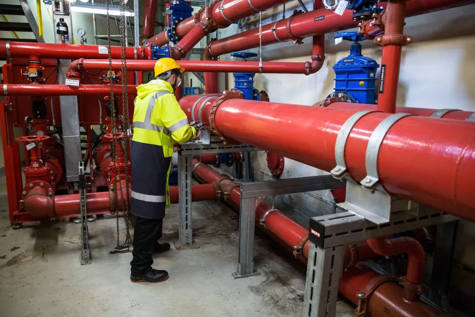 Pressure testing a gas installation on the north shore